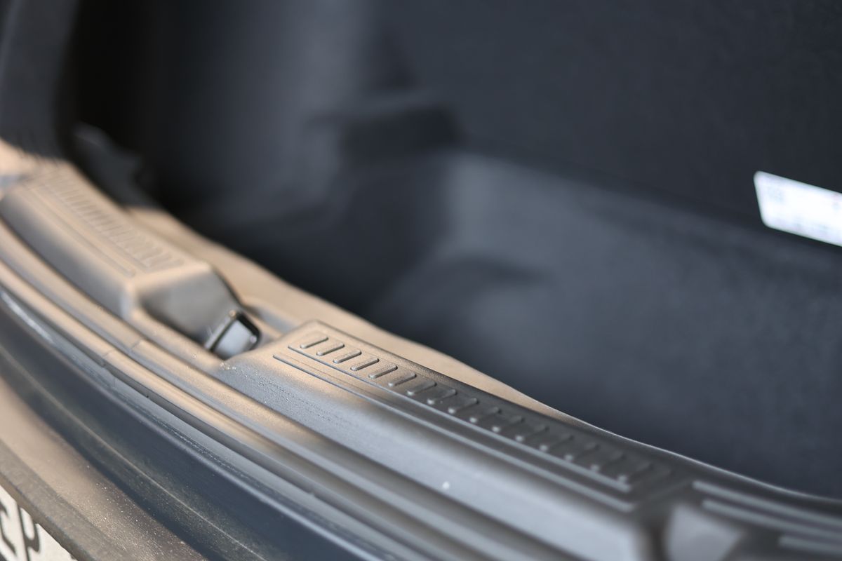 Trunk sill protection - Tesla Model Y Juniper