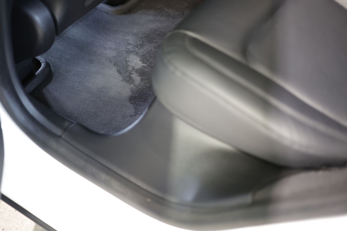 Innstegsbeskyttelse bak - Tesla Model Y