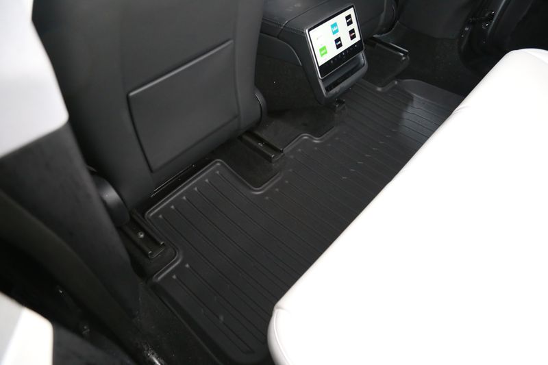 Komplett sett med TPE matter til Tesla Model Y Juniper