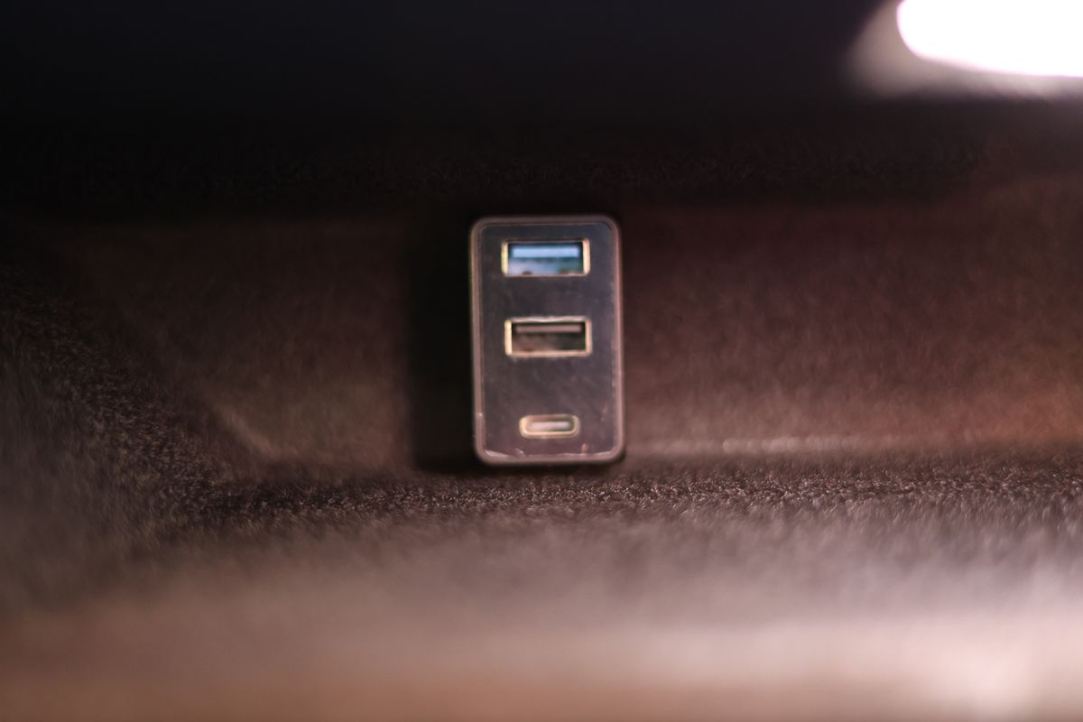 3-ports USB Dashcam hub Tesla model 3 & Y