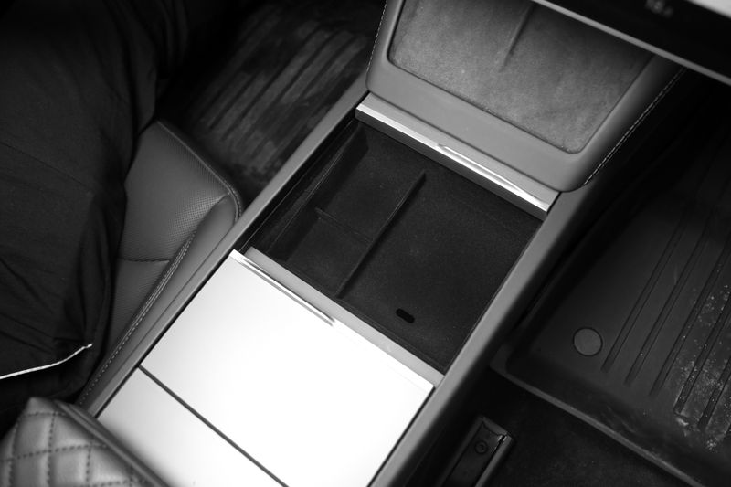 Oppbevaringsbrett midtkonsoll Tesla Model 3 & Y - flocking