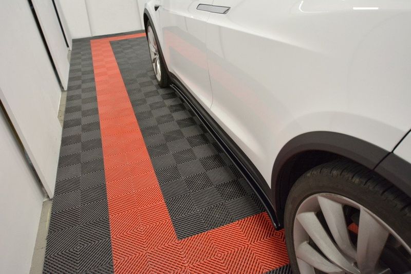 Side skirt V.1 - Tesla Model X - Maxton design