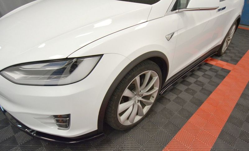 Side skirt V.1 - Tesla Model X - Maxton design