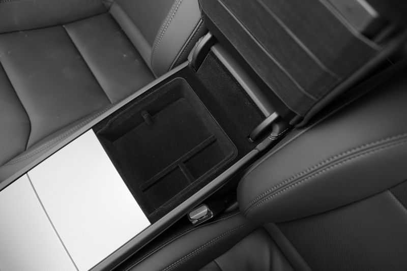 Armrest storage tray Tesla Model 3 & Y